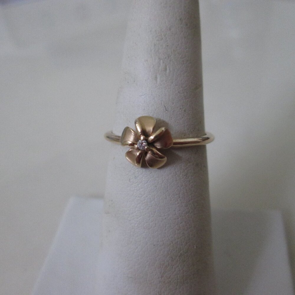 Na Hoku 14 k yellow gold plumeria small diamond ring